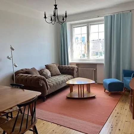 Spacious Three And Kitchen In Hakaniemi 헬싱키
